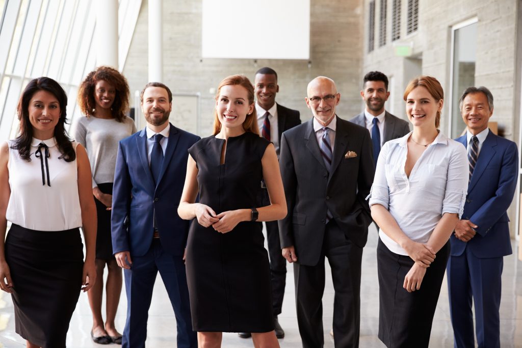 Equipe des consultants de ComplethicsIA travaillant à l'accompagnement pour une IA de confiance